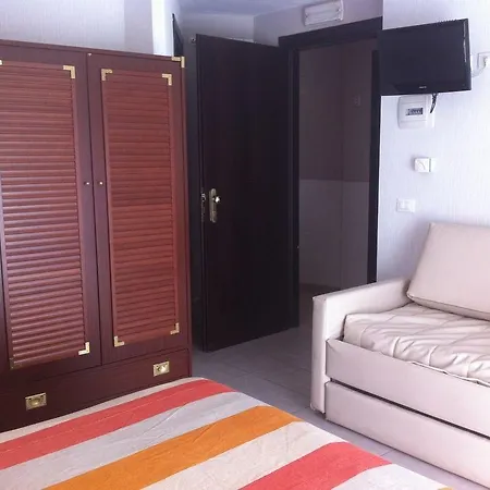 Anita 3*